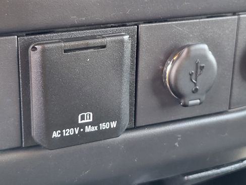 Used 2017 GMC Savana 3500 RWD image 17