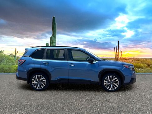 Used 2025 Subaru Forester Touring w/ Popular Package - Touring AWD/4WD image 6