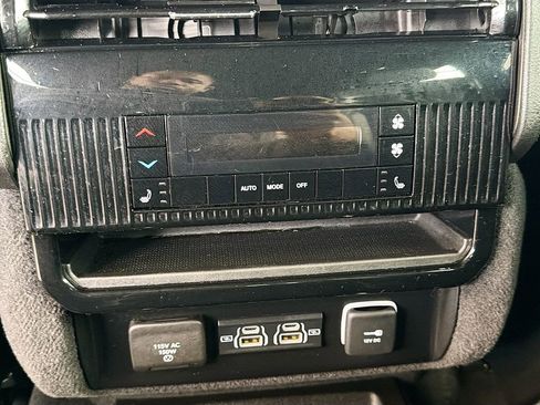 Used 2022 Jeep Wagoneer Series III w/ Convenience Group I image 26