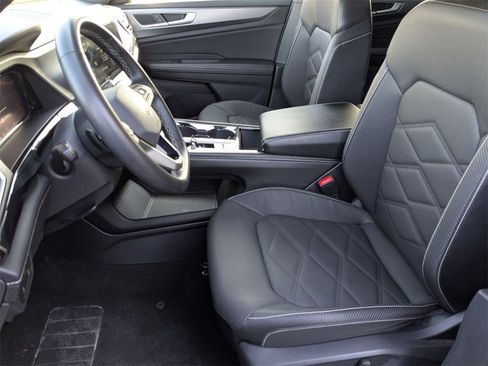 Used 2024 Volkswagen Atlas Cross Sport SE image 17