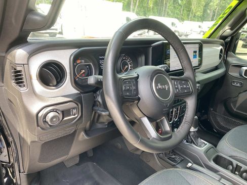 Used 2025 Jeep Wrangler Unlimited Sport AWD/4WD image 25