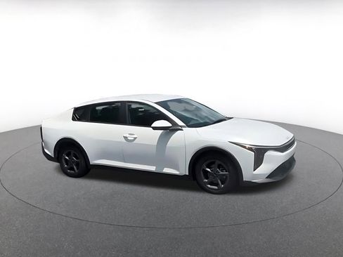 Used 2025 Kia K4 FWD image 2