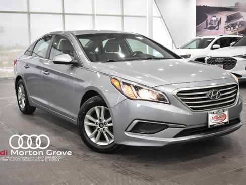 Used 2017 Hyundai Sonata SE image 1