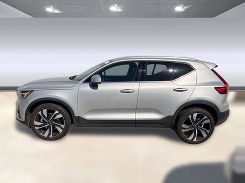 Used 2023 Volvo XC40 B5 Ultimate w/ Protection Package Premier image 2