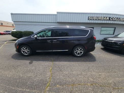 Certified 2019 Chrysler Pacifica Limited w/ Advanced Safetytec Group FWD image 21