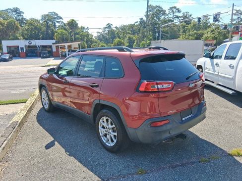 Used 2015 Jeep Cherokee Sport w/ Sport Appearance Group FWD image 3