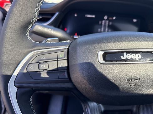 New 2025 Jeep Grand Cherokee Altitude image 25