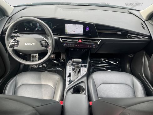 Used 2023 Kia Niro SX Touring FWD image 10