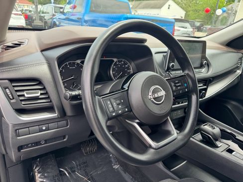 Used 2023 Nissan Rogue SV AWD/4WD image 19