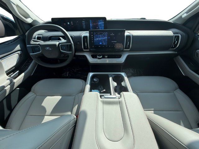 Used 2025 Ford Expedition Active RWD image 12