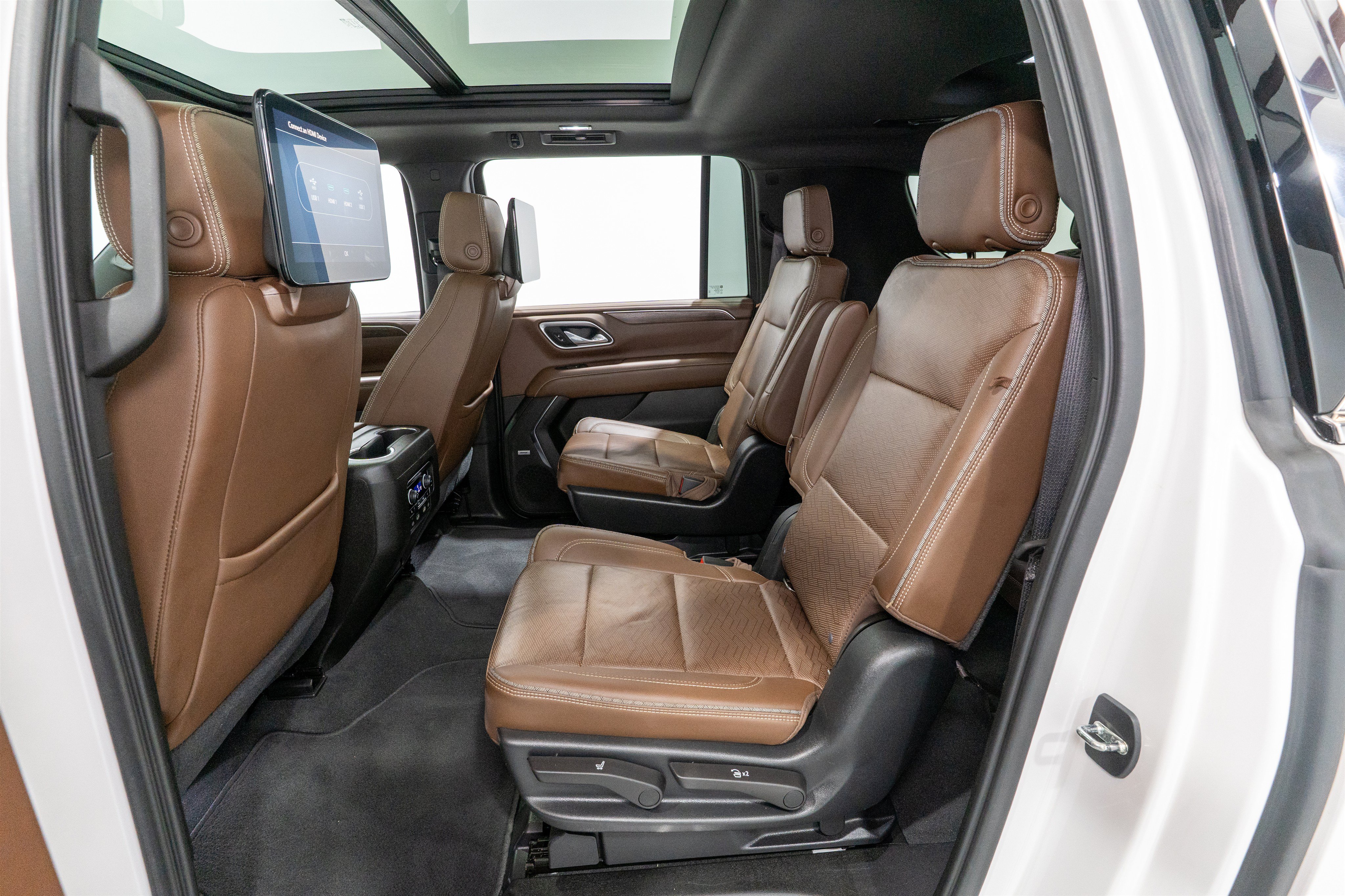 Used 2021 Chevrolet Suburban High Country w/ Premium Package AWD/4WD image 36