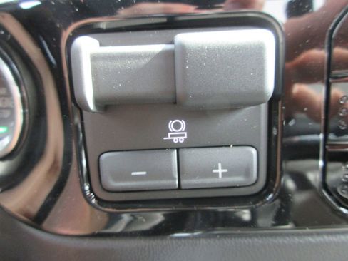 New 2026 GMC Sierra 1500 SLT image 19