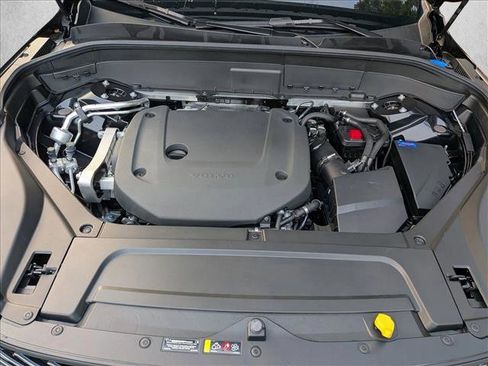 Certified 2025 Volvo XC90 B6 Plus w/ Protection Package Premier image 25