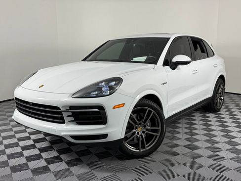 Certified 2023 Porsche Cayenne Platinum Edition image 1