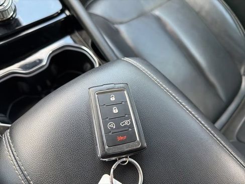 Used 2023 Jeep Grand Cherokee Limited AWD/4WD image 35
