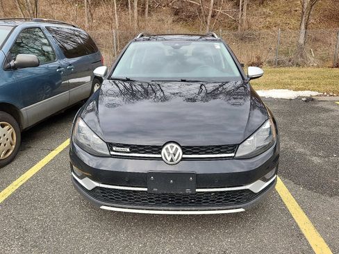 Used 2019 Volkswagen Golf Alltrack SE image 2