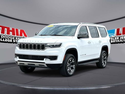 Used 2024 Jeep Wagoneer Series III AWD/4WD image 1