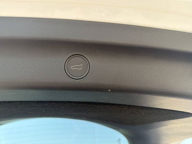 Used 2023 Tesla Model Y Long Range AWD/4WD image 21