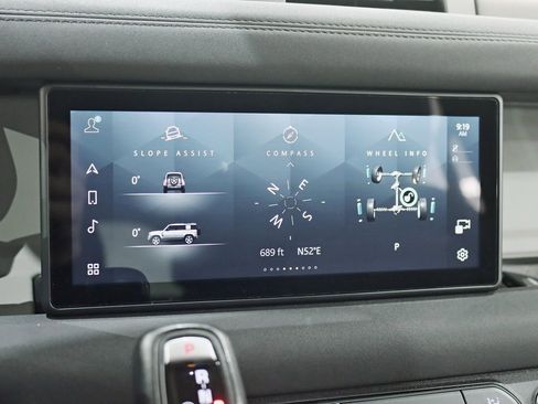 Used 2020 Land Rover Defender 110 SE image 23