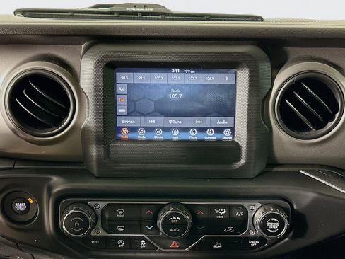 Used 2022 Jeep Gladiator Sport image 19