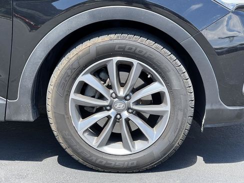 Used 2017 Hyundai Santa Fe SE AWD/4WD image 16