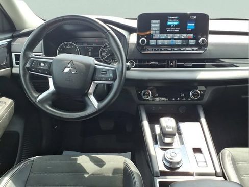 Used 2024 Mitsubishi Outlander AWD image 4