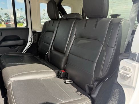 Used 2022 Jeep Wrangler Unlimited Sahara image 4
