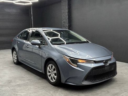 Used 2020 Toyota Corolla LE FWD image 12