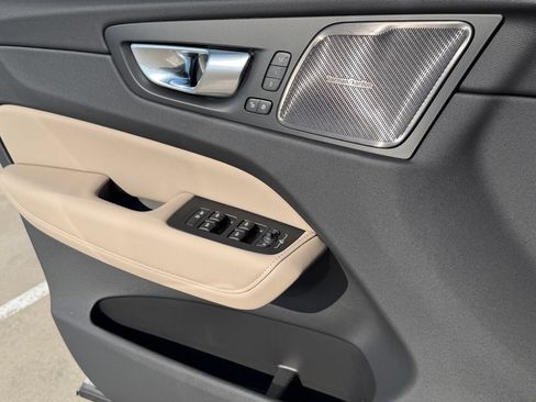 New 2027 Volvo XC60 B5 Plus AWD/4WD image 14