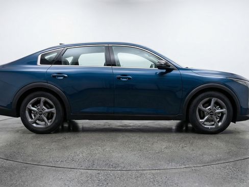 Used 2025 Kia K4 LXS image 11