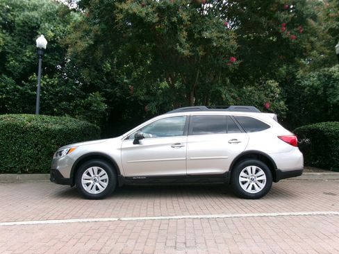 Used 2016 Subaru Outback 2.5i Premium AWD/4WD image 4