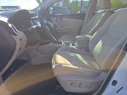 Used 2016 Nissan Rogue SV w/ SV Premium Package FWD image 14