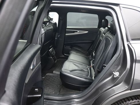 Used 2019 Lincoln Nautilus Select image 33