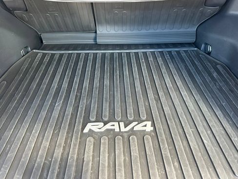 Used 2025 Toyota RAV4 XLE AWD/4WD image 18