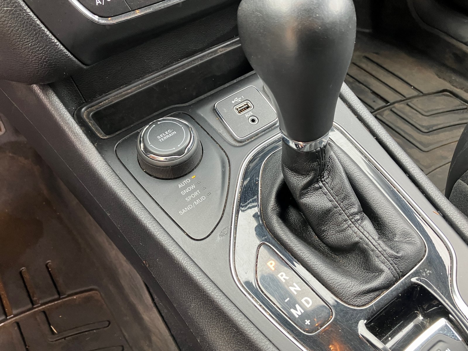 Used 2019 Jeep Cherokee Limited AWD/4WD image 25