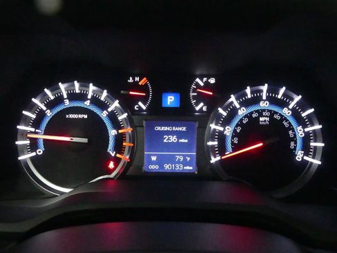 Used 2018 Toyota 4Runner TRD Off-Road Premium AWD/4WD image 31
