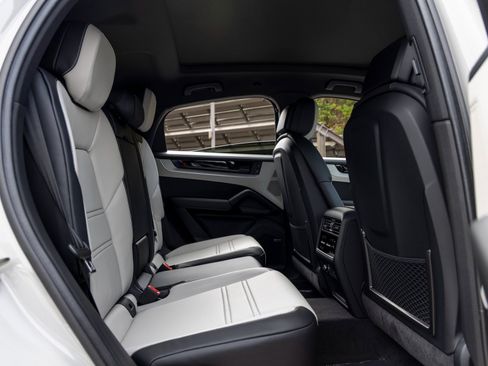 New 2025 Porsche Cayenne Coupe image 42
