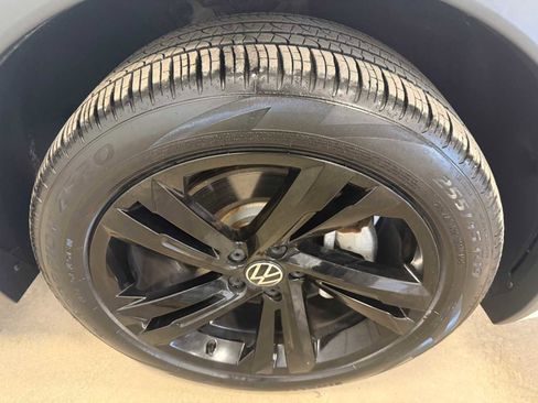 Certified 2023 Volkswagen Tiguan SE R-Line AWD/4WD image 12