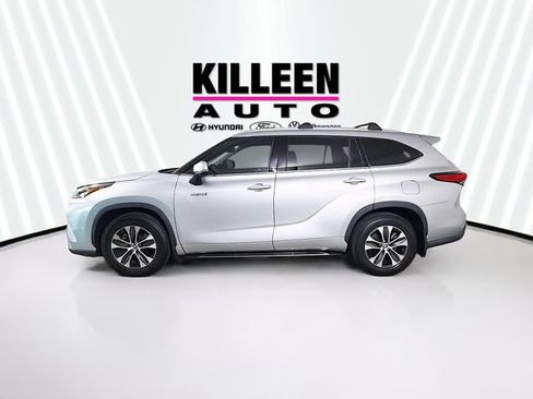 Used 2020 Toyota Highlander XLE AWD/4WD image 4