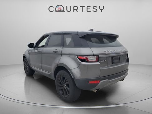 Used 2017 Land Rover Range Rover Evoque SE image 3