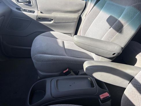 Used 2002 Ford Windstar LX image 16