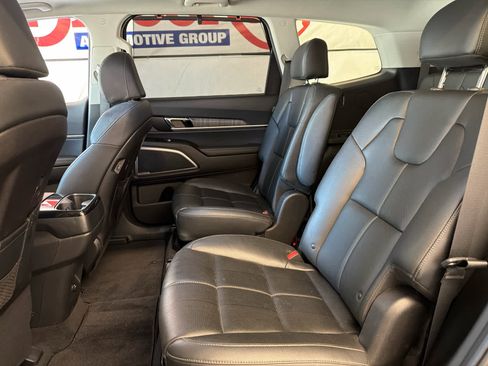 Used 2024 Kia Telluride EX w/ EX Captain's Chair Package FWD image 22