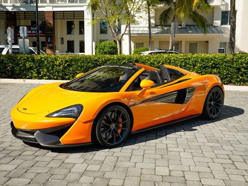Used 2018 McLaren 570S Spider image 2