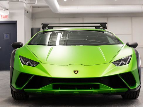Used 2024 Lamborghini Huracan Sterrato image 3