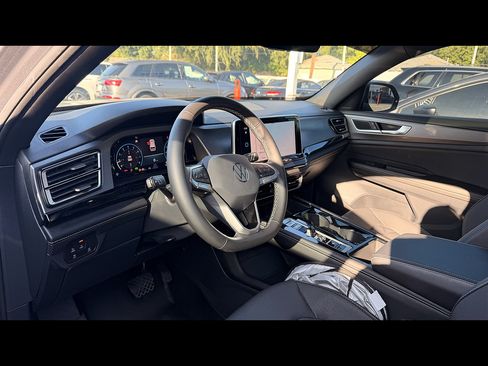 Used 2024 Volkswagen Atlas Cross Sport SE w/ Panoramic Sunroof Package AWD/4WD image 5