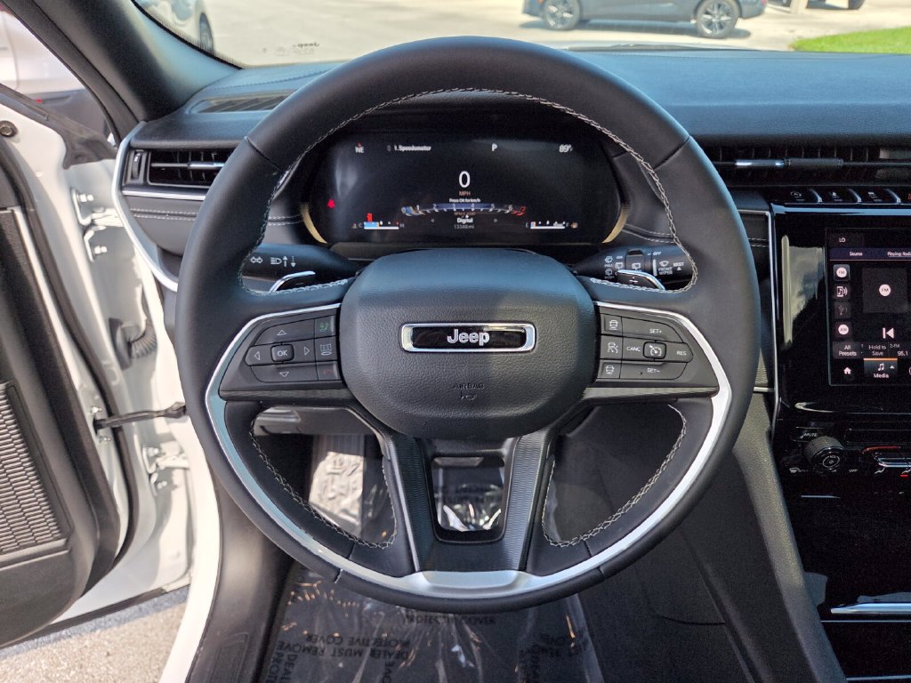 Used 2025 Jeep Grand Cherokee Laredo RWD image 32