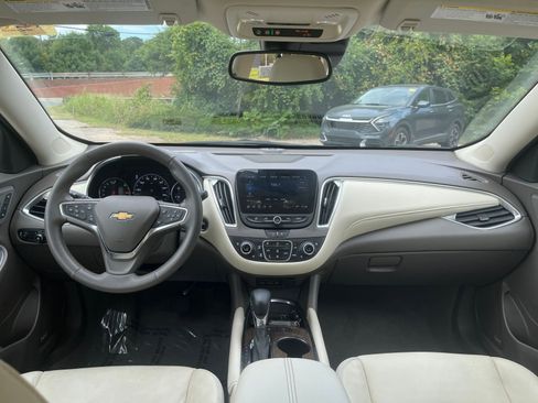 Used 2024 Chevrolet Malibu LT image 28