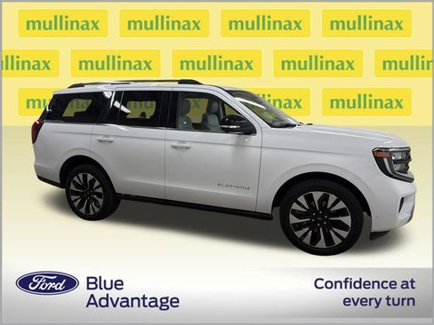 Certified 2025 Ford Expedition Platinum w/ Driver's Package AWD/4WD image 2