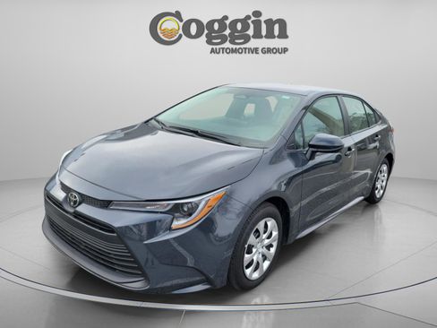 Used 2025 Toyota Corolla LE w/ Convenience Package image 1