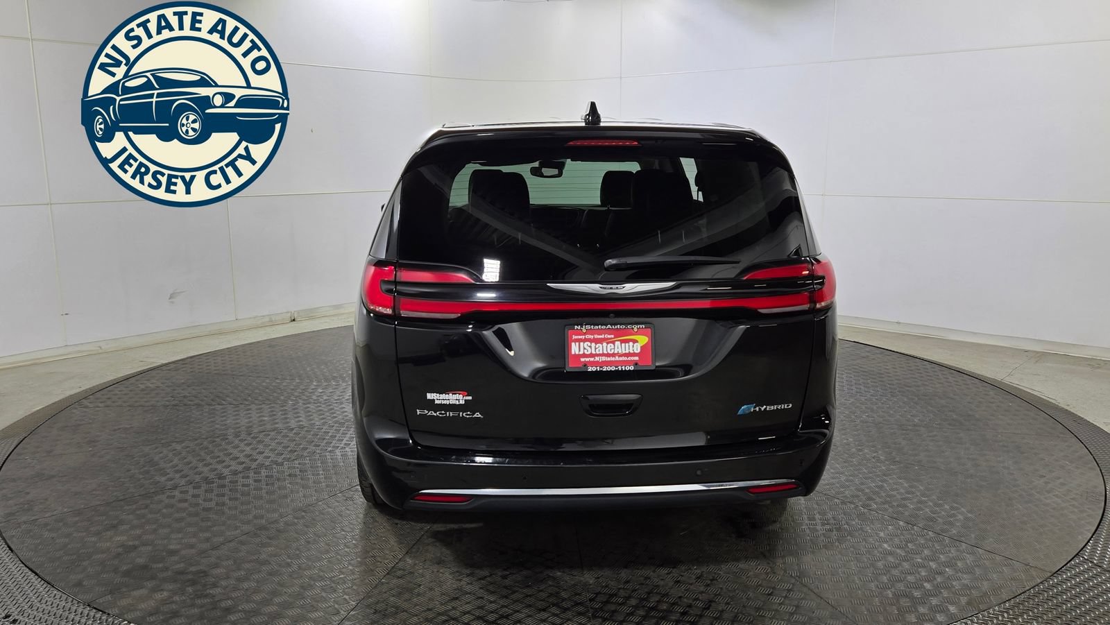 Used 2024 Chrysler Pacifica Limited FWD image 6